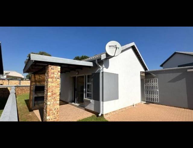 3 BEDROOM TOWNHOUSE FOR SALE IN ROSEACRE
